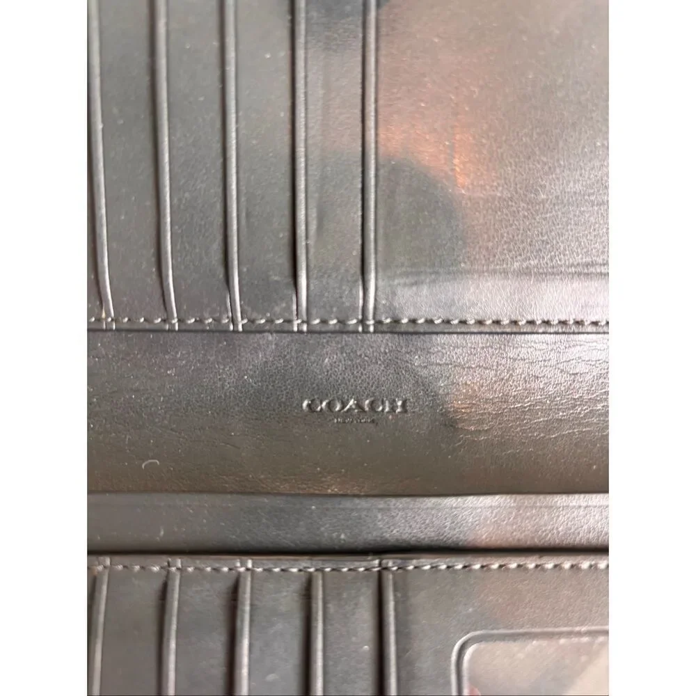 Nearly new Coach Dark Forest Green Leather Slim Zip Wallet Long Continental Wall
